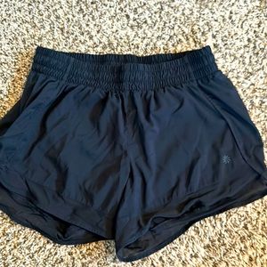 Athleta Mesh racer Run Shorts 4”